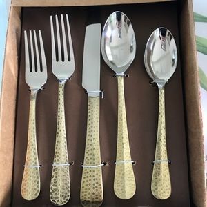 Cambridge Indira Gold 20-piece Flatware holiday